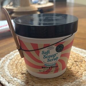 Berry Bliss Soft Scoop Scrub
